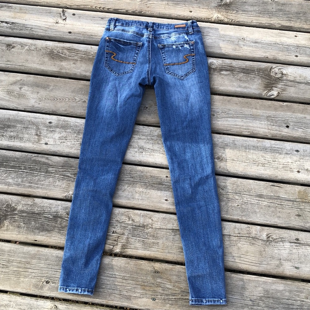 Eighty-Two Denim Distressed Jeans - Picture 8 of 10